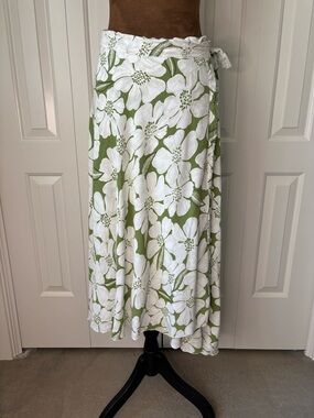 S♥️L Hawaii White & Green Floral True Wrap Skirt, One Size